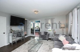 58 Litchfield St in Thomaston, CT - Foto de edificio - Building Photo