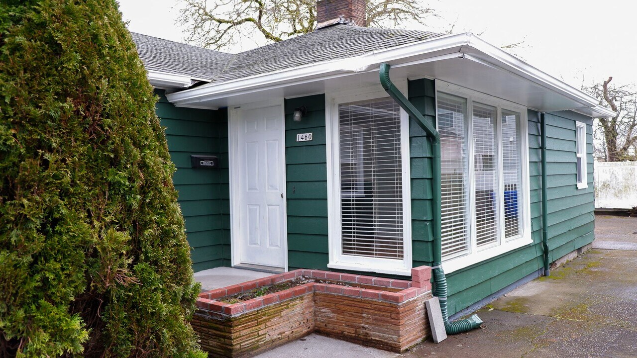 1460-1466-1466 NE Going St in Portland, OR - Building Photo