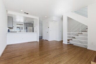1083 1/2 W Kensington Rd, Unit 1083 1/2 W. Kensington Rd in Los Angeles, CA - Building Photo - Building Photo