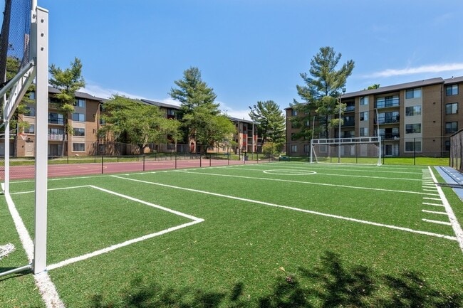 Spring Parc in Silver Spring, MD - Building Photo - Building Photo