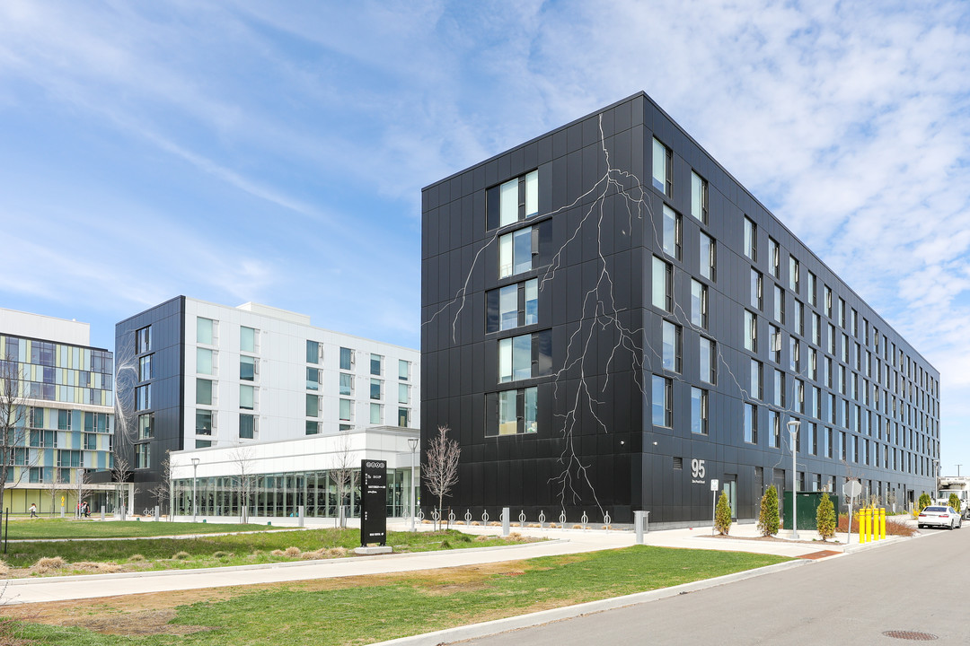 The Quad at York Phase 1 in North York, ON - Building Photo