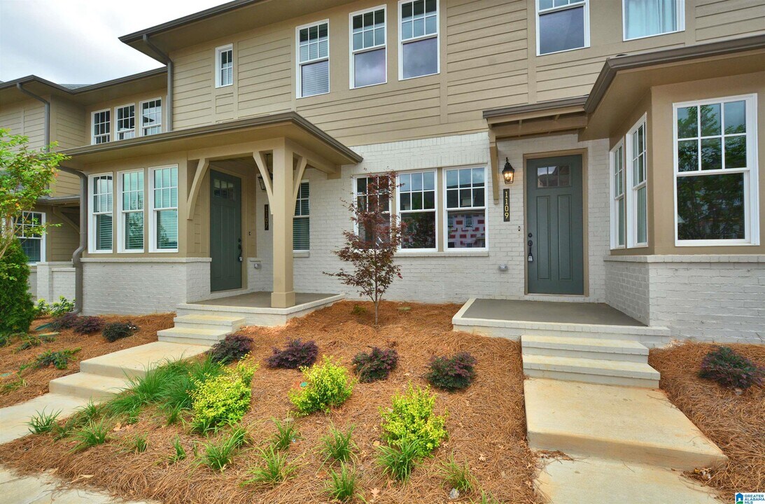 1107 Windsor Sq in Birmingham, AL - Building Photo