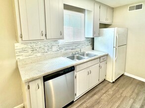 1401 Lazy Brook in Tallahassee, FL - Building Photo - Building Photo