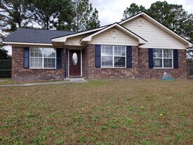 271 Sheila Dr in Hinesville, GA - Building Photo