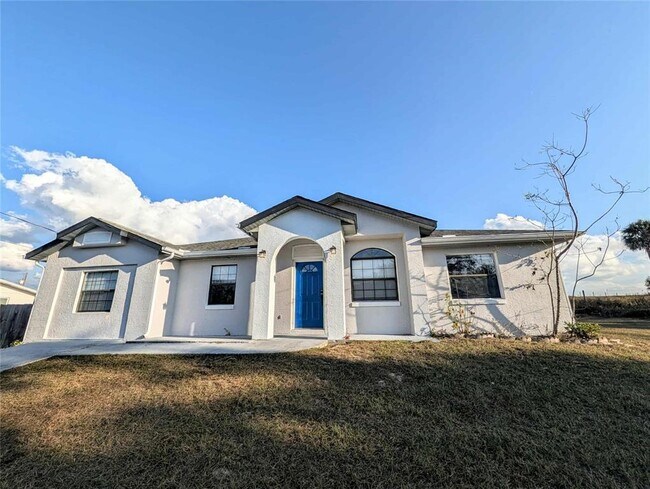 1511 SW Shorewood Dr in Dunnellon, FL - Building Photo - Building Photo