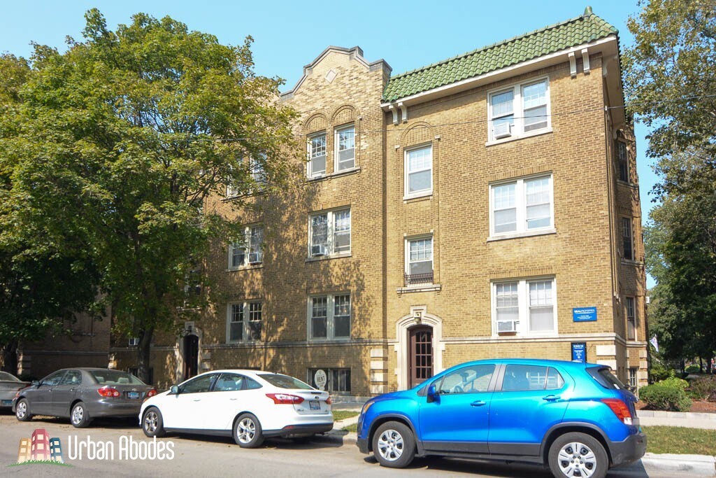 2119 W Ainslie St, Unit M01B in Chicago, IL - Building Photo