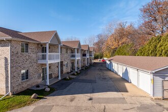 220 Valley Road in Appleton, WI - Foto de edificio - Building Photo