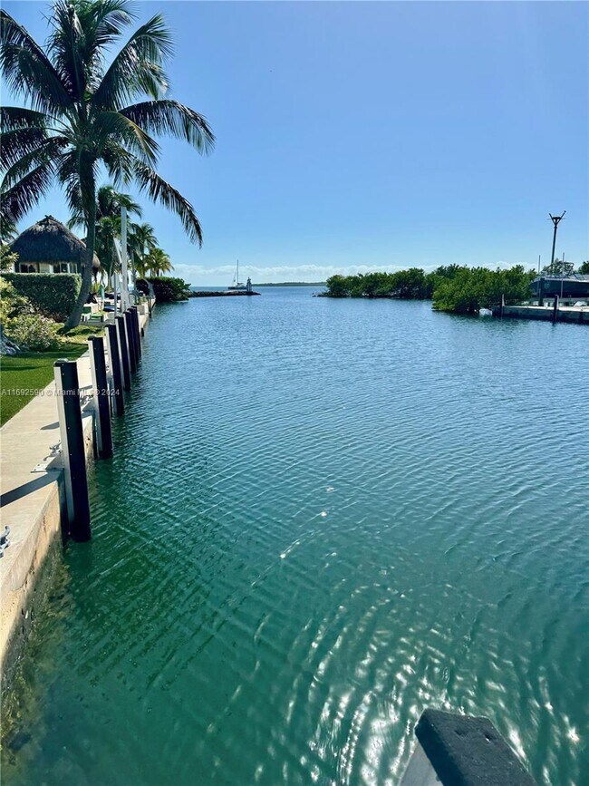 72 Ocean Dr in Key Largo, FL - Building Photo - Building Photo