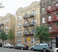 5604 Hudson Ave in West New York, NJ - Foto de edificio - Building Photo