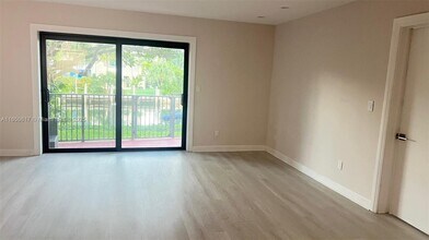 6855 Edgewater Dr in Coral Gables, FL - Building Photo - Building Photo