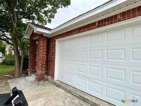 3039 Pine Valley Dr in New Braunfels, TX - Building Photo