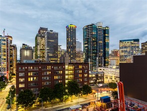 Marq 211 in Seattle, WA - Foto de edificio - Building Photo