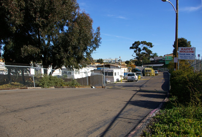 Happy Hollow Trailer Park in National City, CA - Foto de edificio - Building Photo