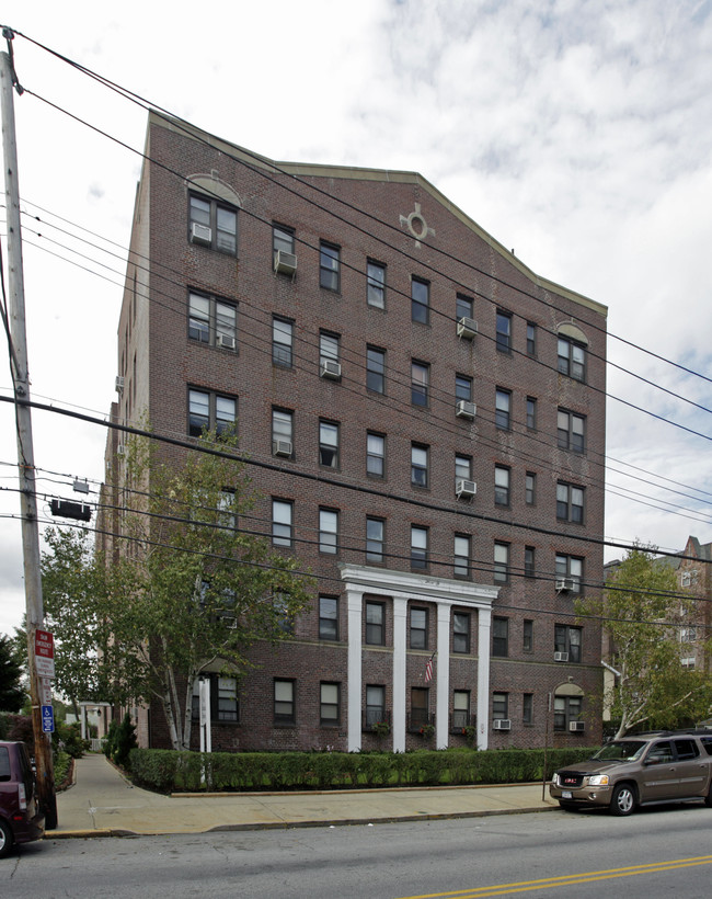 The Colonial House in New Rochelle, NY - Building Photo - Building Photo