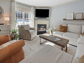 8 Maple St, Unit A in Southborough, MA - Building Photo - Building Photo
