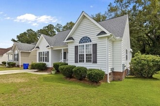 1013 Sebring Dr in Winterville, NC - Building Photo - Building Photo