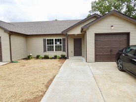 706 Needmore Rd, Unit 1 in Clarksville, TN - Building Photo