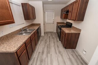 5639 Post Oak Manor Dr in Houston, TX - Building Photo - Building Photo