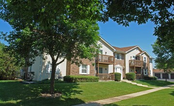 Country Meadows in Crystal Lake, IL - Foto de edificio - Building Photo