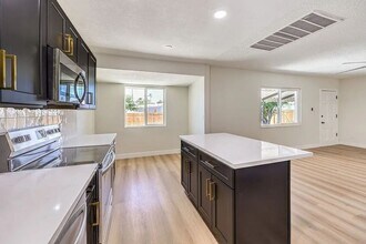 1150 June Ave in Las Vegas, NV - Building Photo - Building Photo