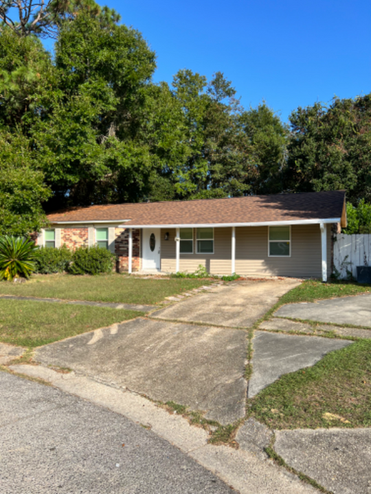 1205 Santa Fe Cir in Pensacola, FL - Foto de edificio