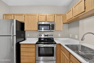 5401 E Van Buren St in Phoenix, AZ - Building Photo - Building Photo