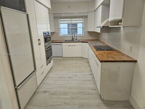 1070 N Shore Dr in Miami Beach, FL - Building Photo - Building Photo
