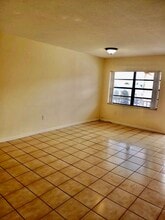 1335 W 68th St, Unit 302 in Hialeah, FL - Building Photo - Building Photo