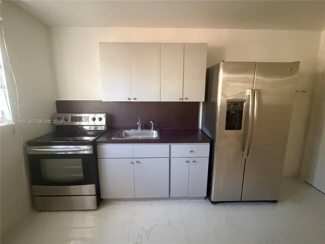 1290 NE 156th St in North Miami Beach, FL - Building Photo - Building Photo