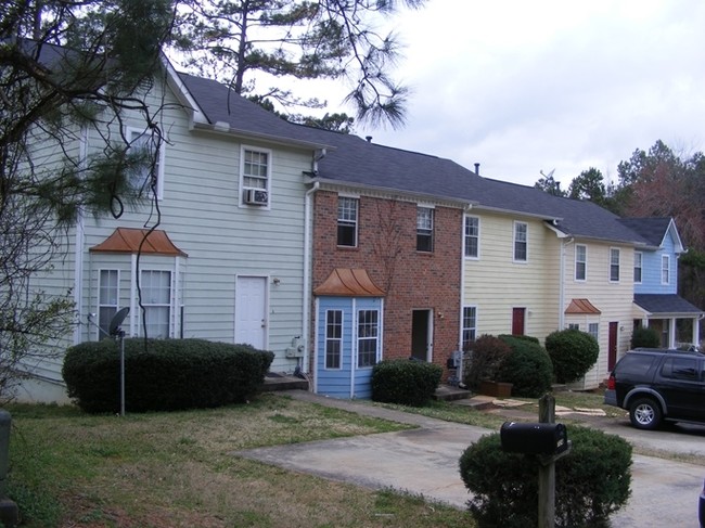 Crestview Townhomes in Austell, GA - Building Photo - Building Photo