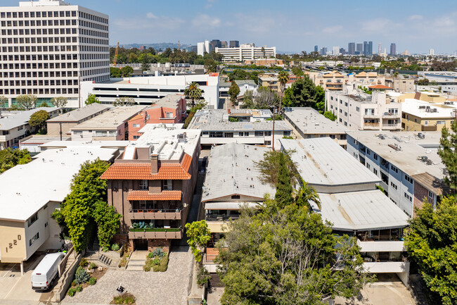 1230 S Barrington Ave in Los Angeles, CA - Building Photo - Building Photo