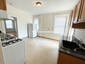 736 Washington St, Unit 1 in Brookline, MA - Building Photo - Building Photo