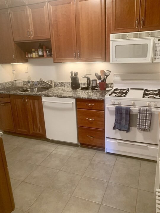 1064 Beacon St, Unit #4 in Brookline, MA - Building Photo