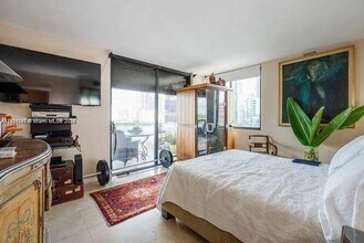 1581 Brickell Ave in Miami, FL - Building Photo - Building Photo
