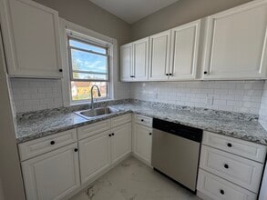 905 Roosevelt Ave, Unit 2 in Pawtucket, RI - Building Photo - Building Photo
