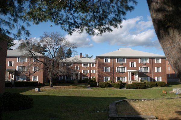 Mill Street Gardens in Woburn, MA - Foto de edificio