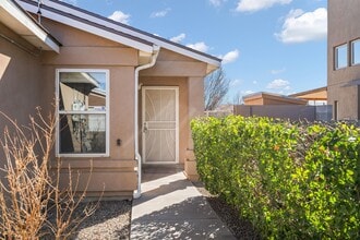 11040 Vistazo Pl SE in Albuquerque, NM - Building Photo - Building Photo