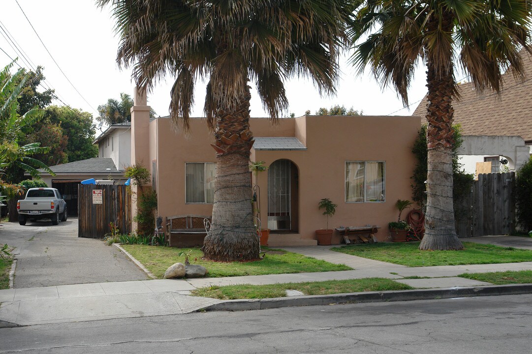 209-215 S Santa Cruz St in Ventura, CA - Building Photo