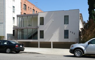 432 S Manhattan Pl in Los Angeles, CA - Building Photo