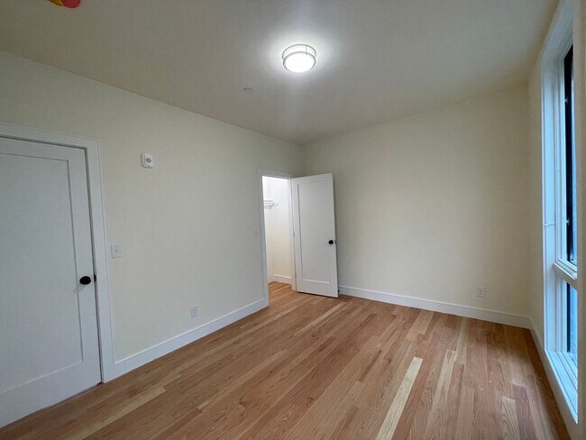 64 Cameron St in Brookline, MA - Building Photo - Building Photo