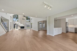 1706 Cedar Creek Ct in Houston, TX - Foto de edificio - Building Photo