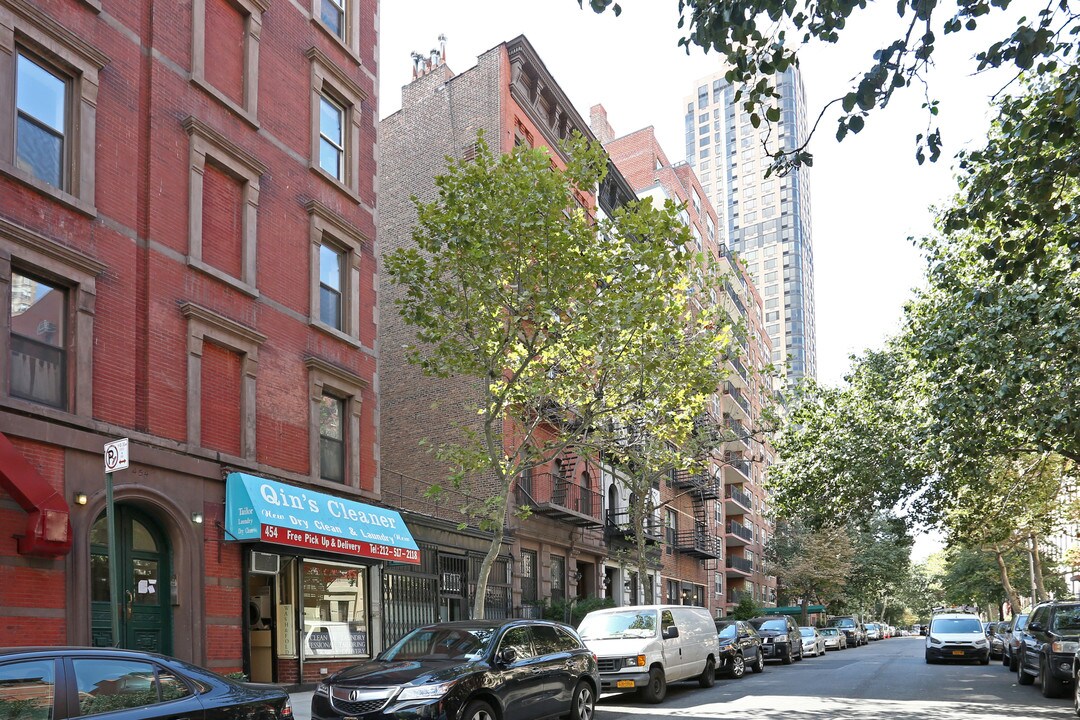 452 E 84th St in New York, NY - Building Photo