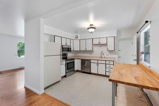 property at 2716 Meadowlark Ave