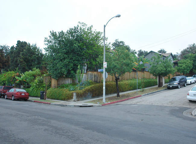 1000-1006 N Coronado St in Los Angeles, CA - Building Photo - Building Photo