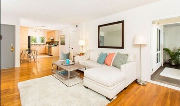 3200 S Sepulveda Blvd, Unit Master bed in Los Angeles, CA - Foto de edificio - Building Photo