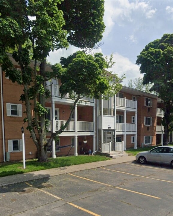 2450 East Ave in Rochester, NY - Building Photo