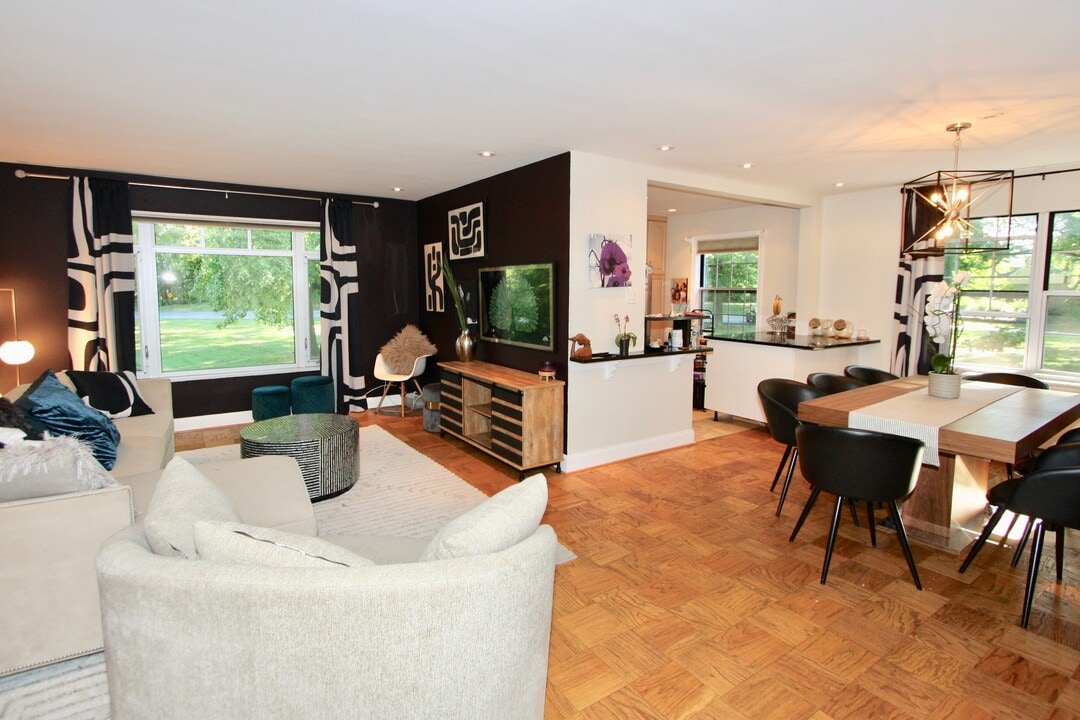 5301 Westbard Cir in Bethesda, MD - Building Photo