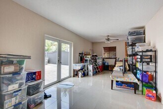 1371 Woodcrest Rd N in West Palm Beach, FL - Building Photo - Building Photo