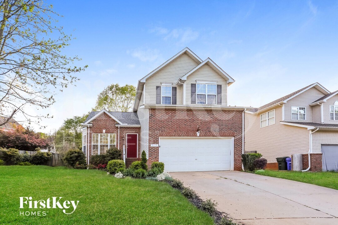 1115 Fieldstone Dr in Mebane, NC - Foto de edificio