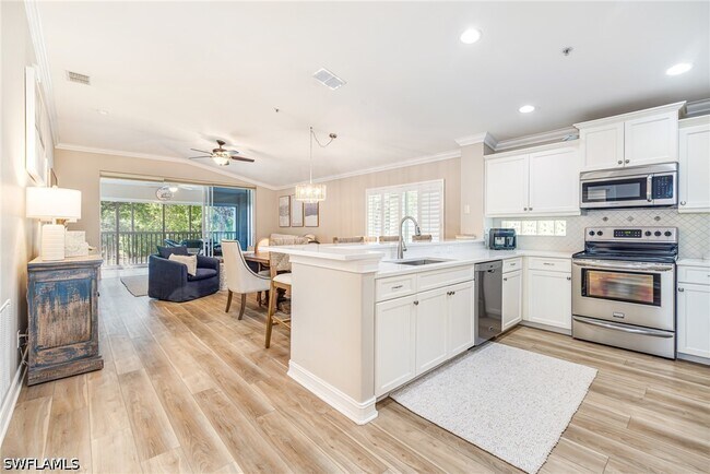 975 Tarpon Cove Dr